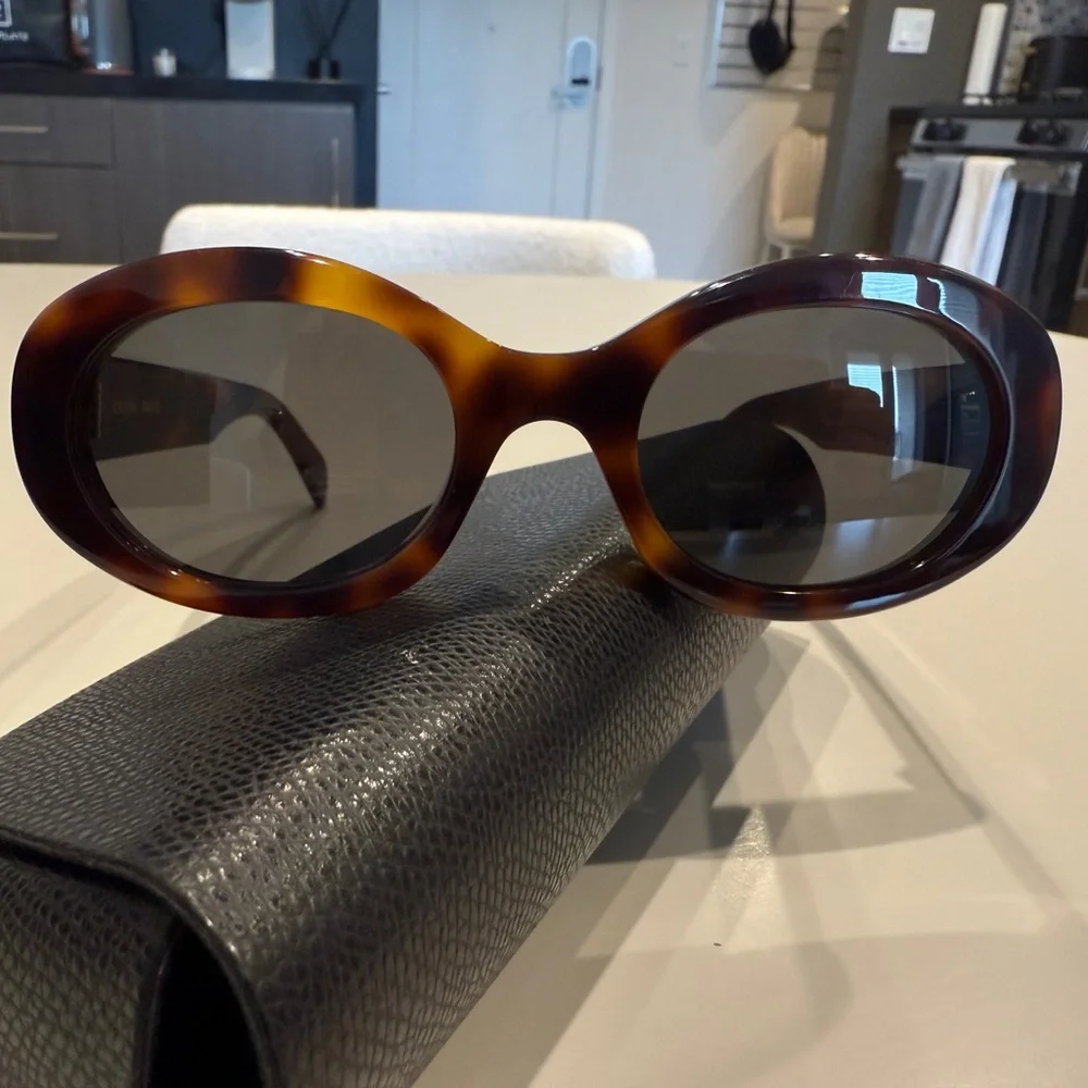 COPY - Celine Triomphe Tortoise Sunglasses - Picture 5 of 12
